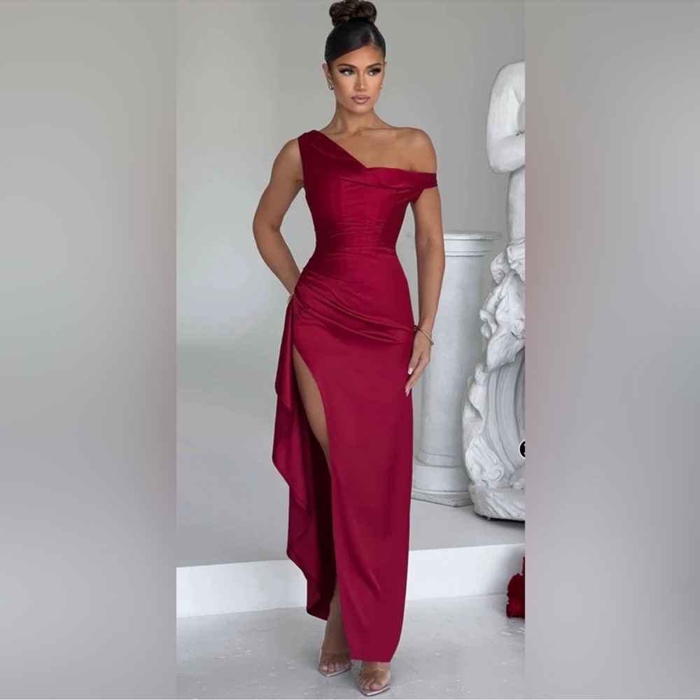 Elegant One-Shoulder Red Evening Dress